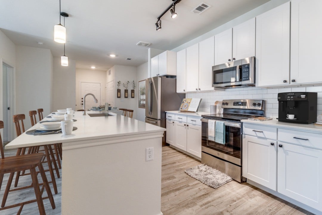 Residence at Gateway Village Image 15