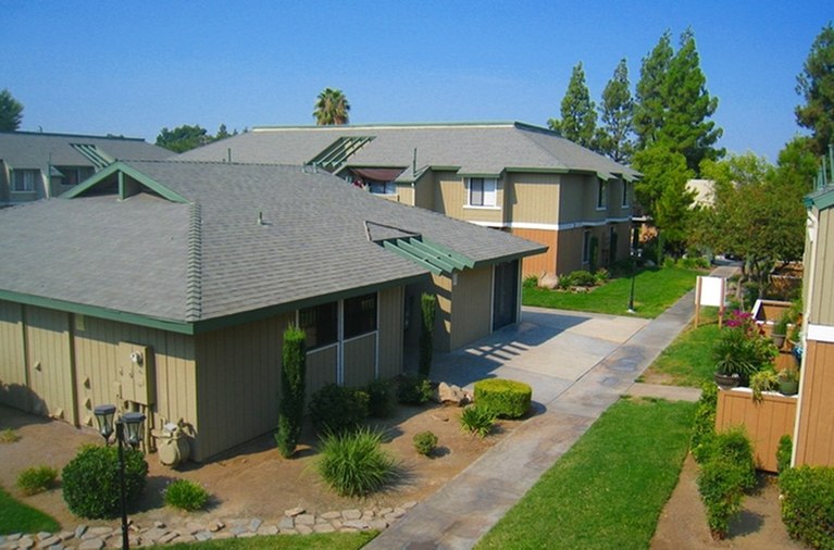 Pinewood Place Apartments Image 1