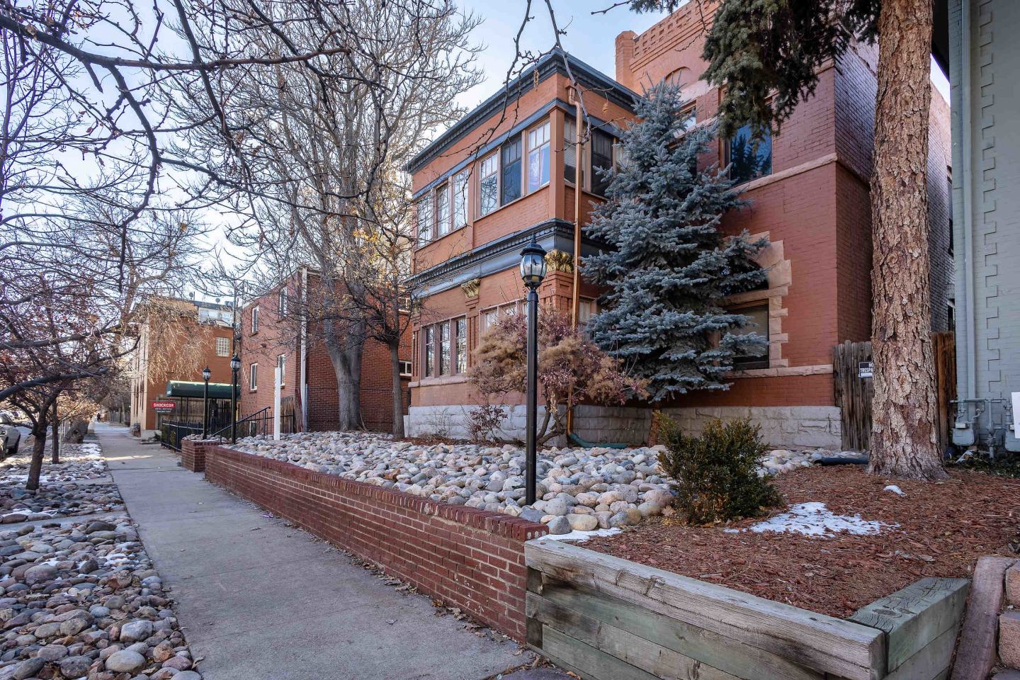 1325 Corona Image 12