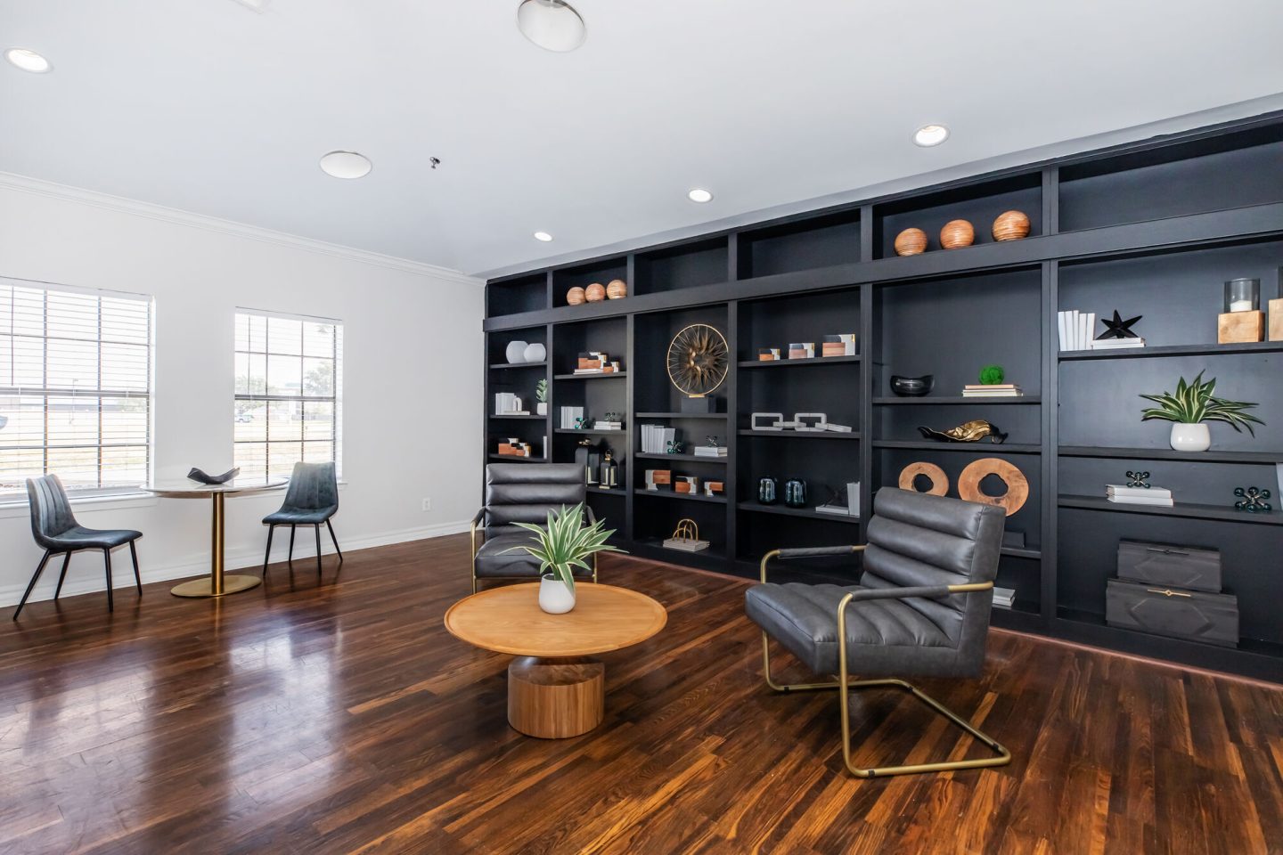 Encino Luxury Apartments Image 15