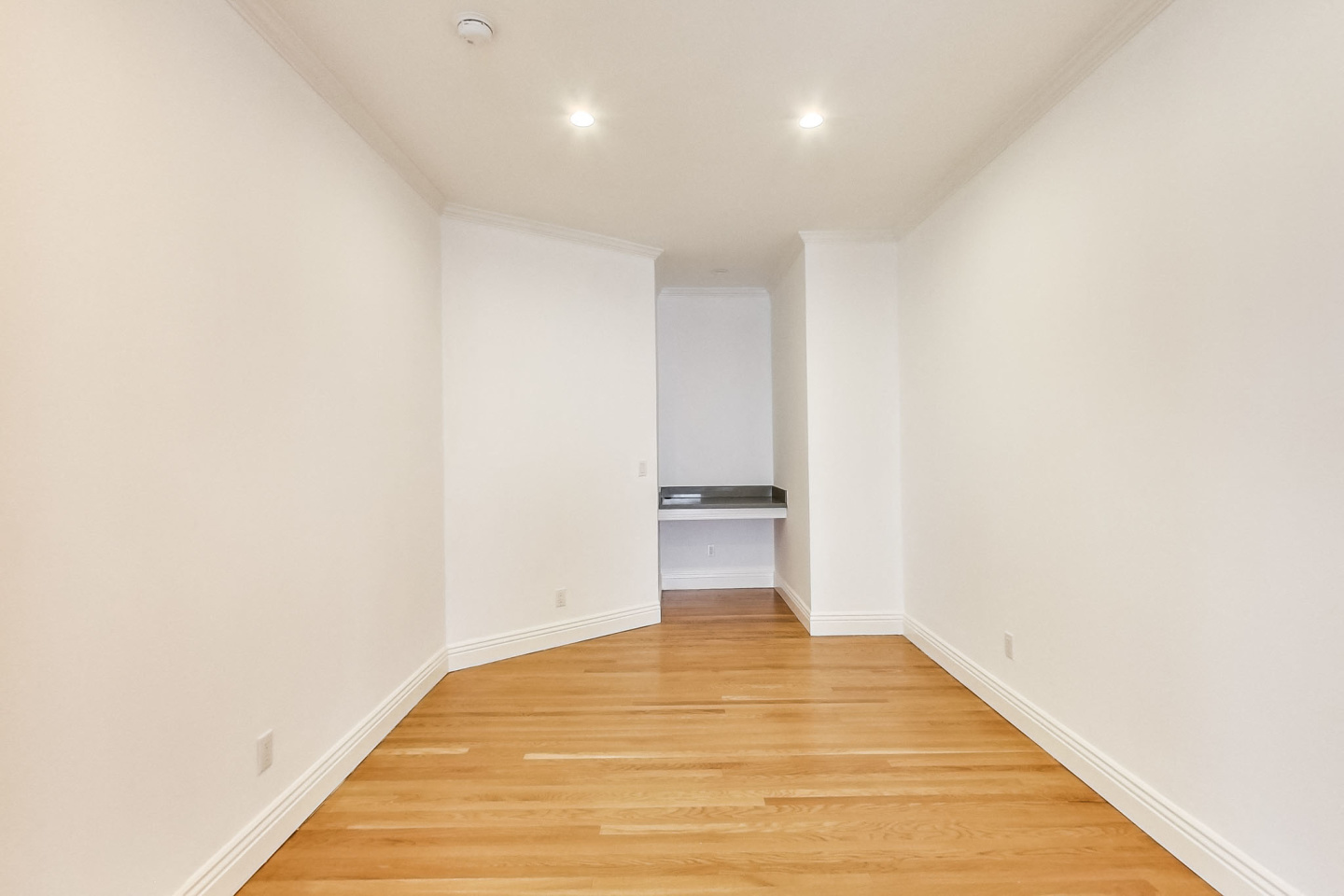2737 SUTTER Apartments Image 6