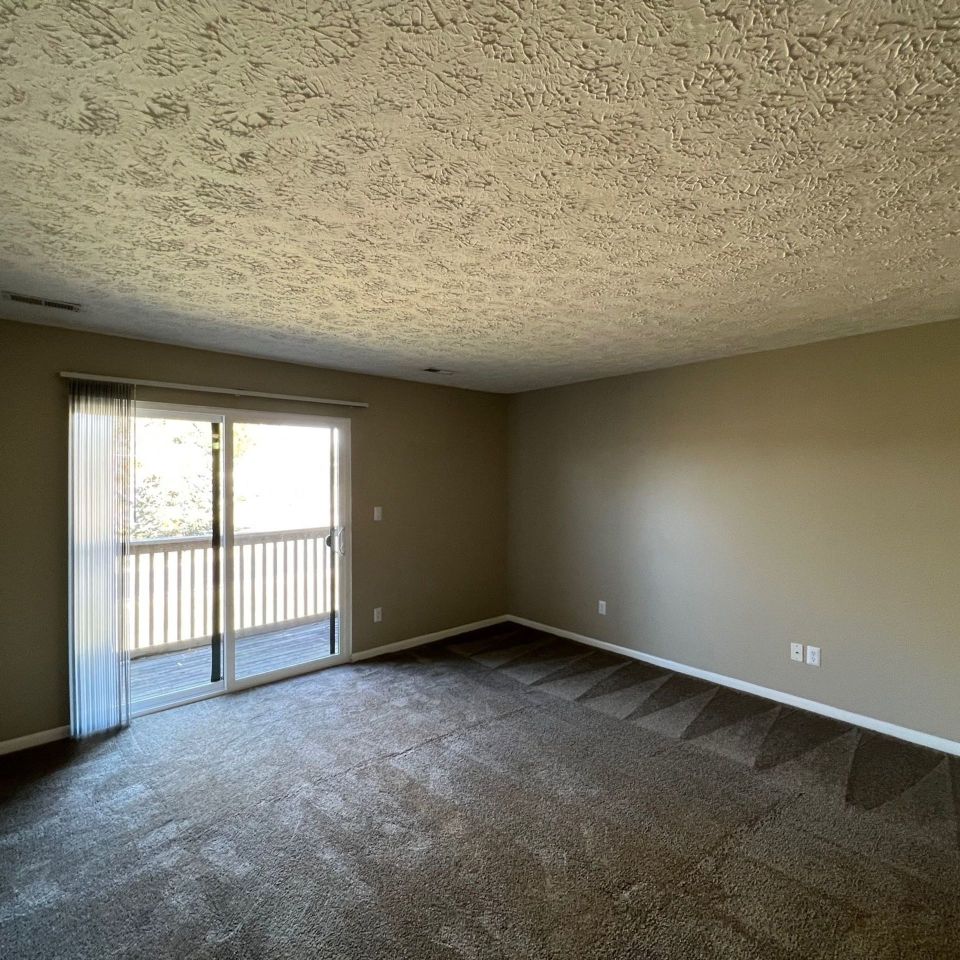 Cross Lakes Apartments Image 13