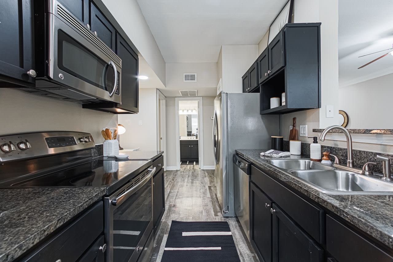 The Village at Bellaire Apartments Image 48