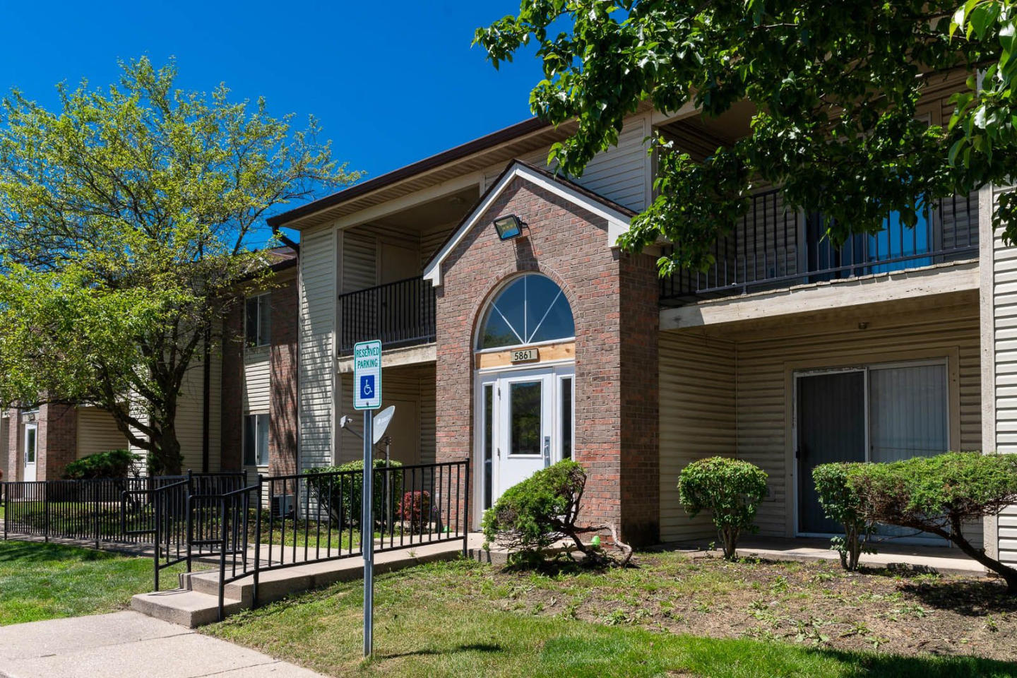 Creekside Square I & II Image 23