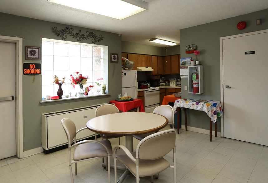 Senior Housing - Faith Manor Image 11