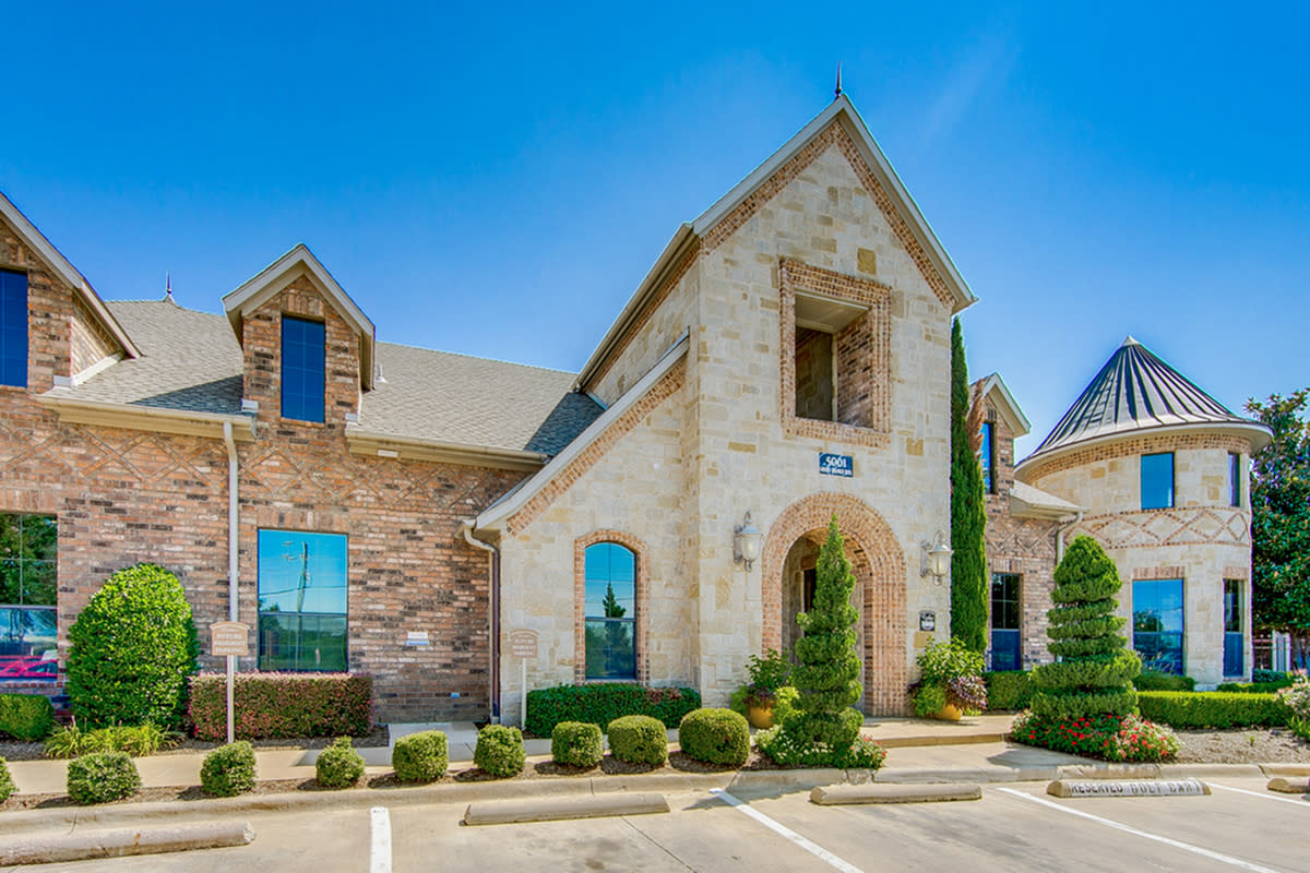 Enclave on Golden Triangle Apartments Image 4