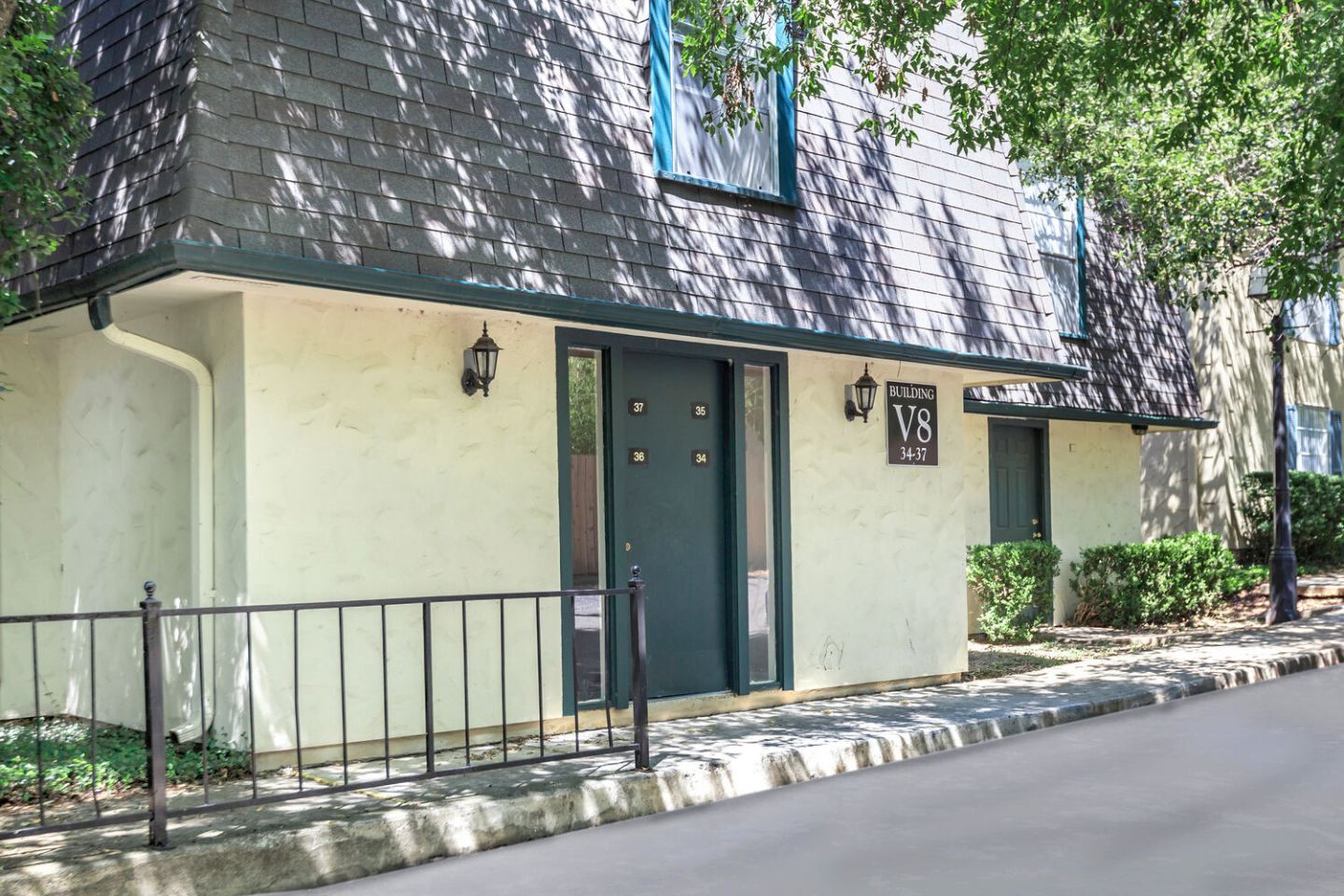 New England Village Apartments Image 36