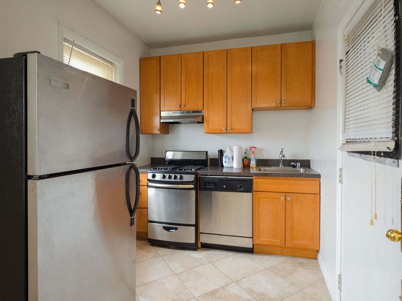 4501-09 N Greenview Image 4