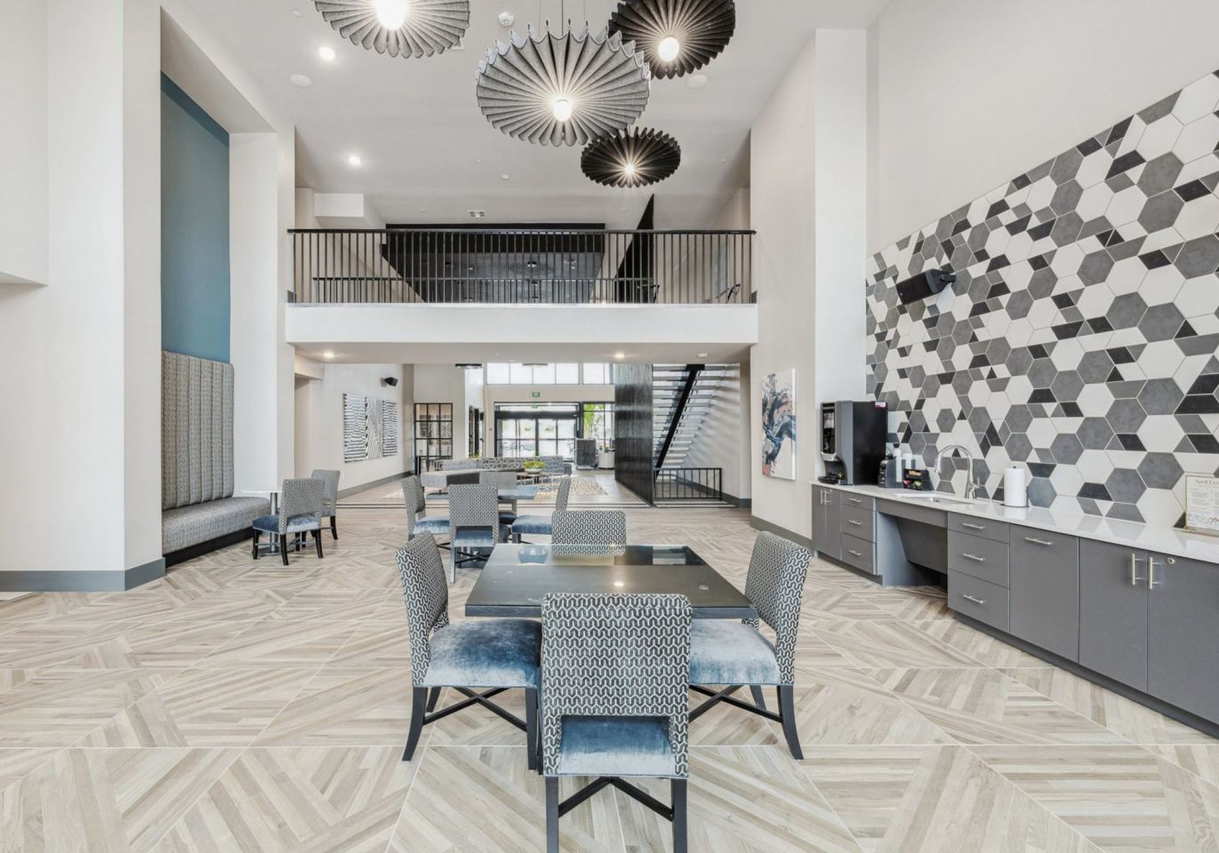 BroadVue Apartments Image 14