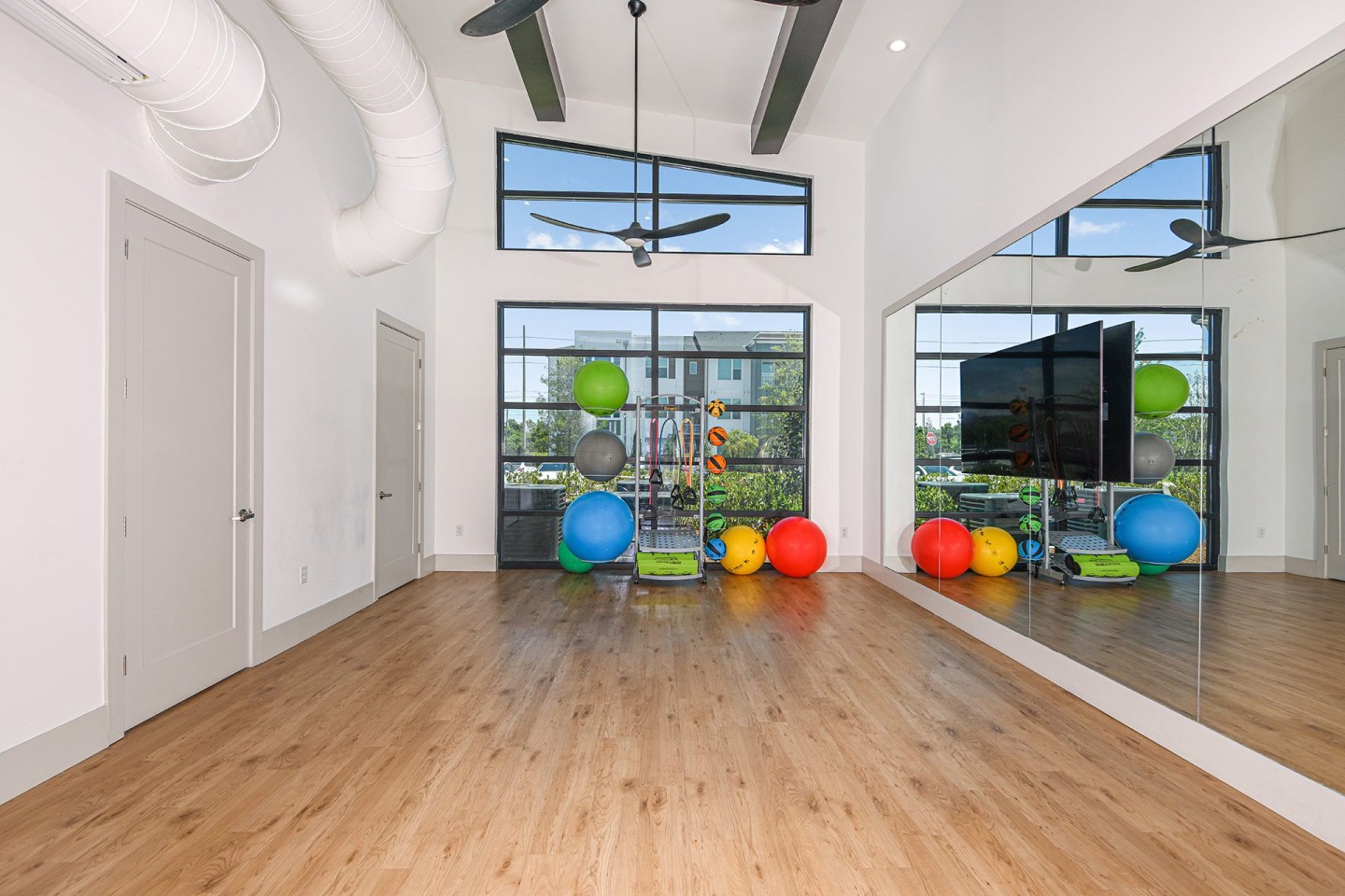 The Easton Riverview Apartments Image 14
