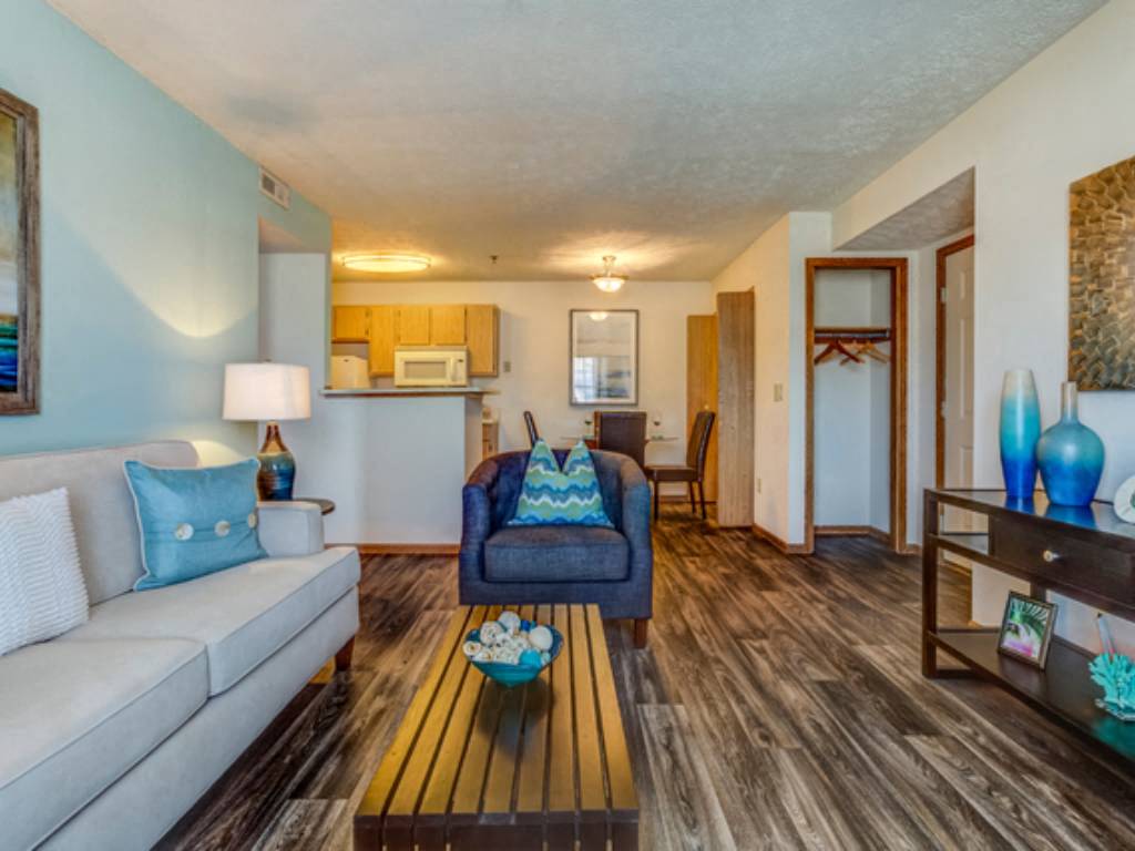 Lake Forest Apartments Image 2