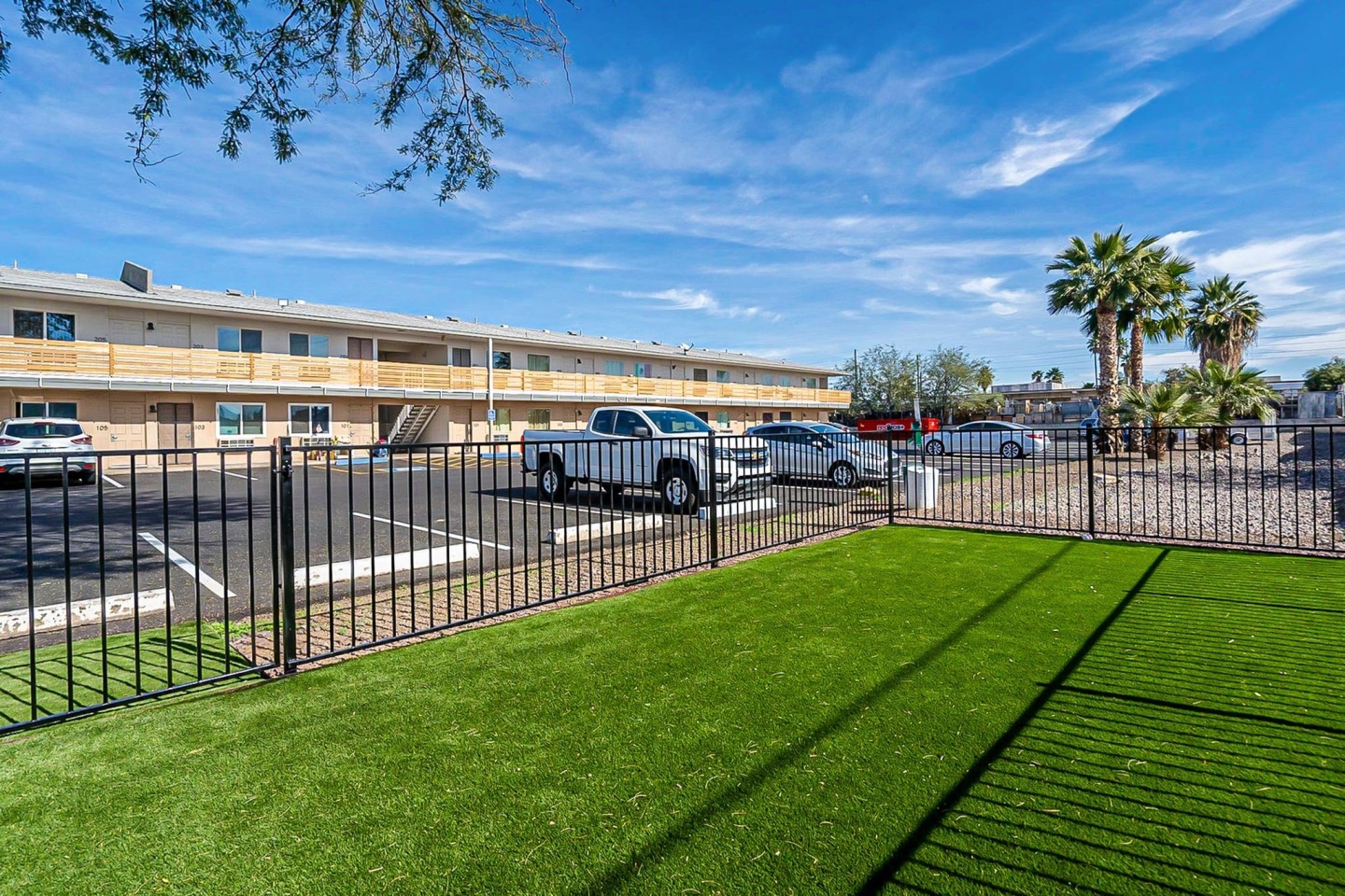 Sunset Sound Studio Apartments Image 16