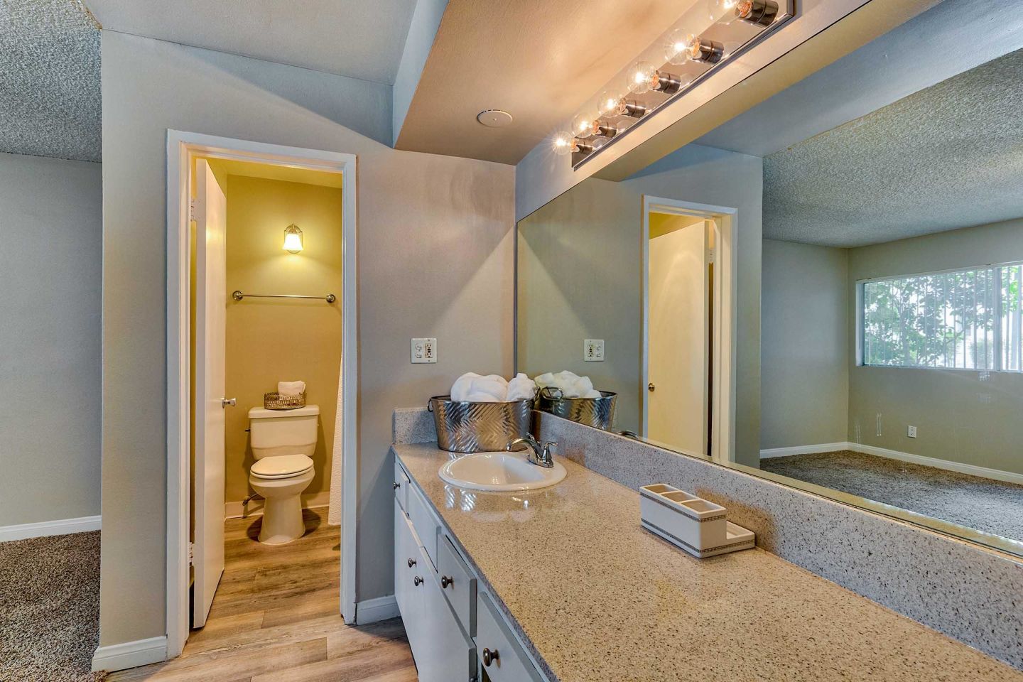 Summerview Beach Resort Luxury Apartments Image 5