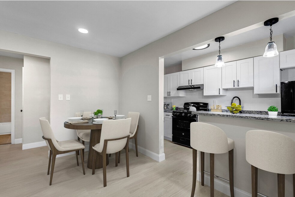 Laurel Court Apartments Image 2