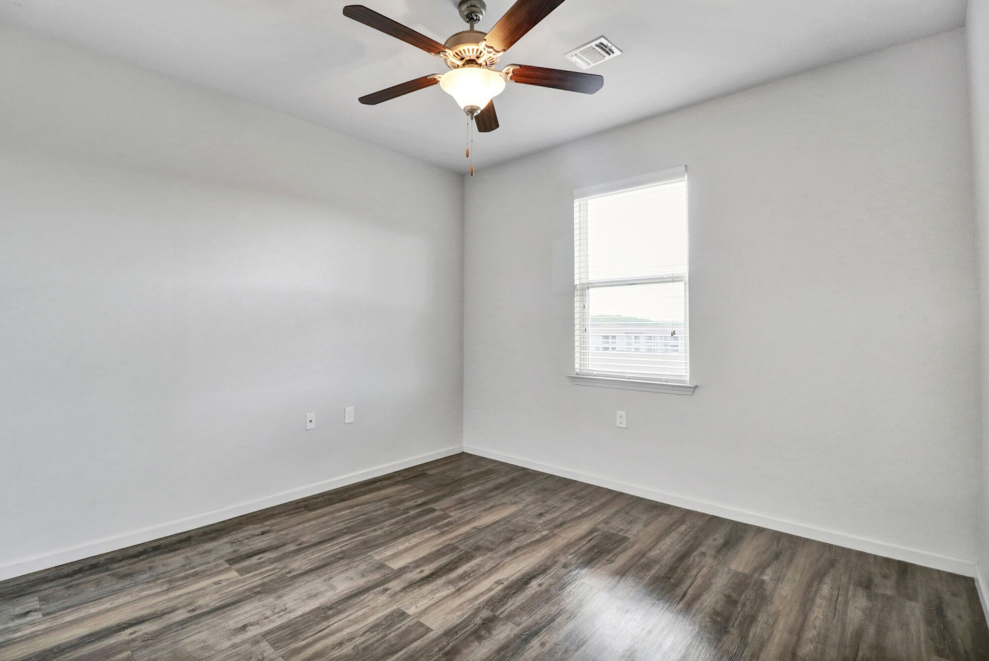 Landmark Apartments I & II Image 12