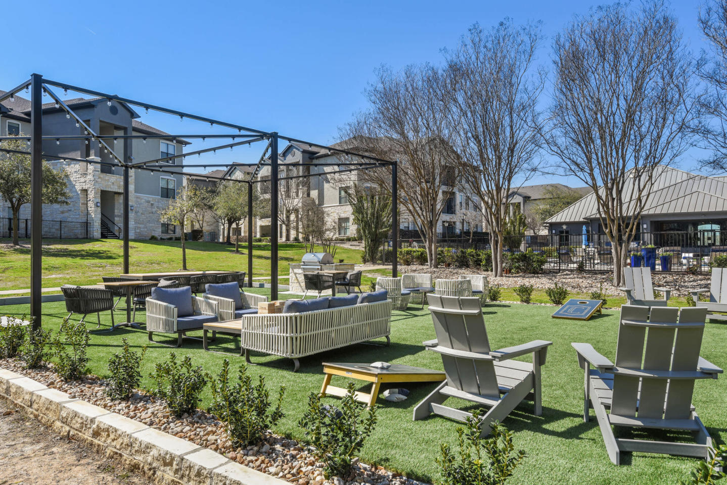 Collier Luxury Living Image 9