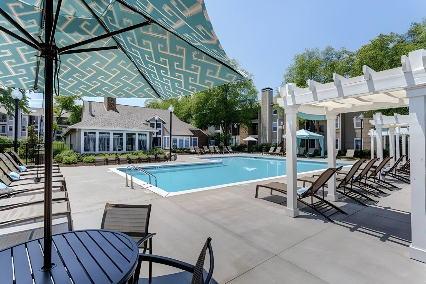 1070 Main Apartments Image 1