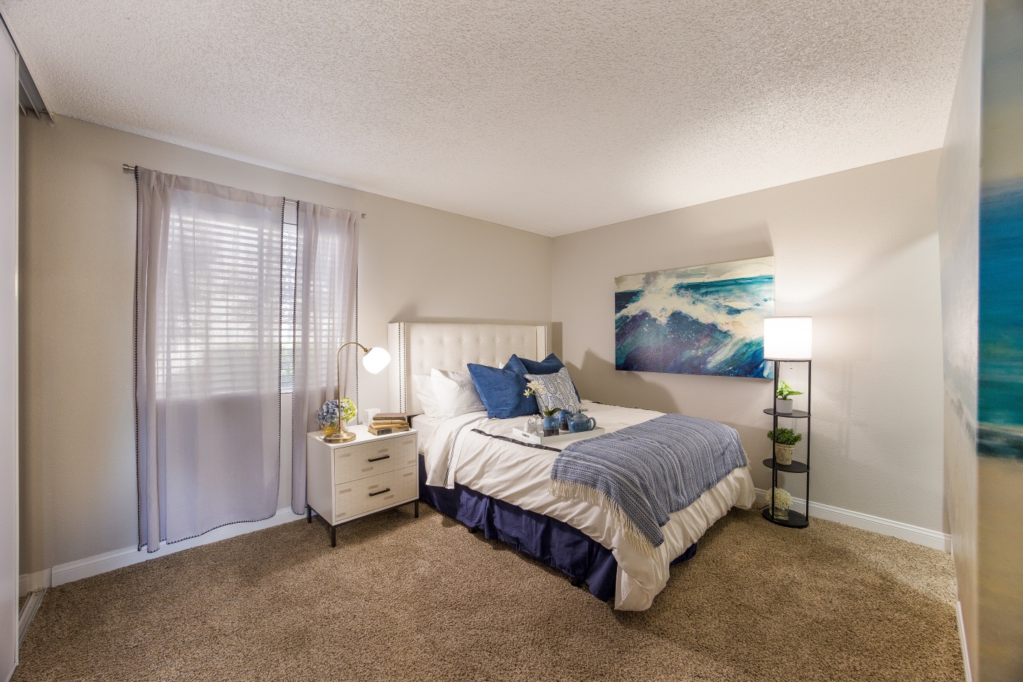 2900 Lux Apartment Homes Image 6