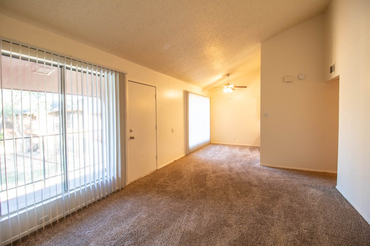 Plaza Square Apartments Image 11