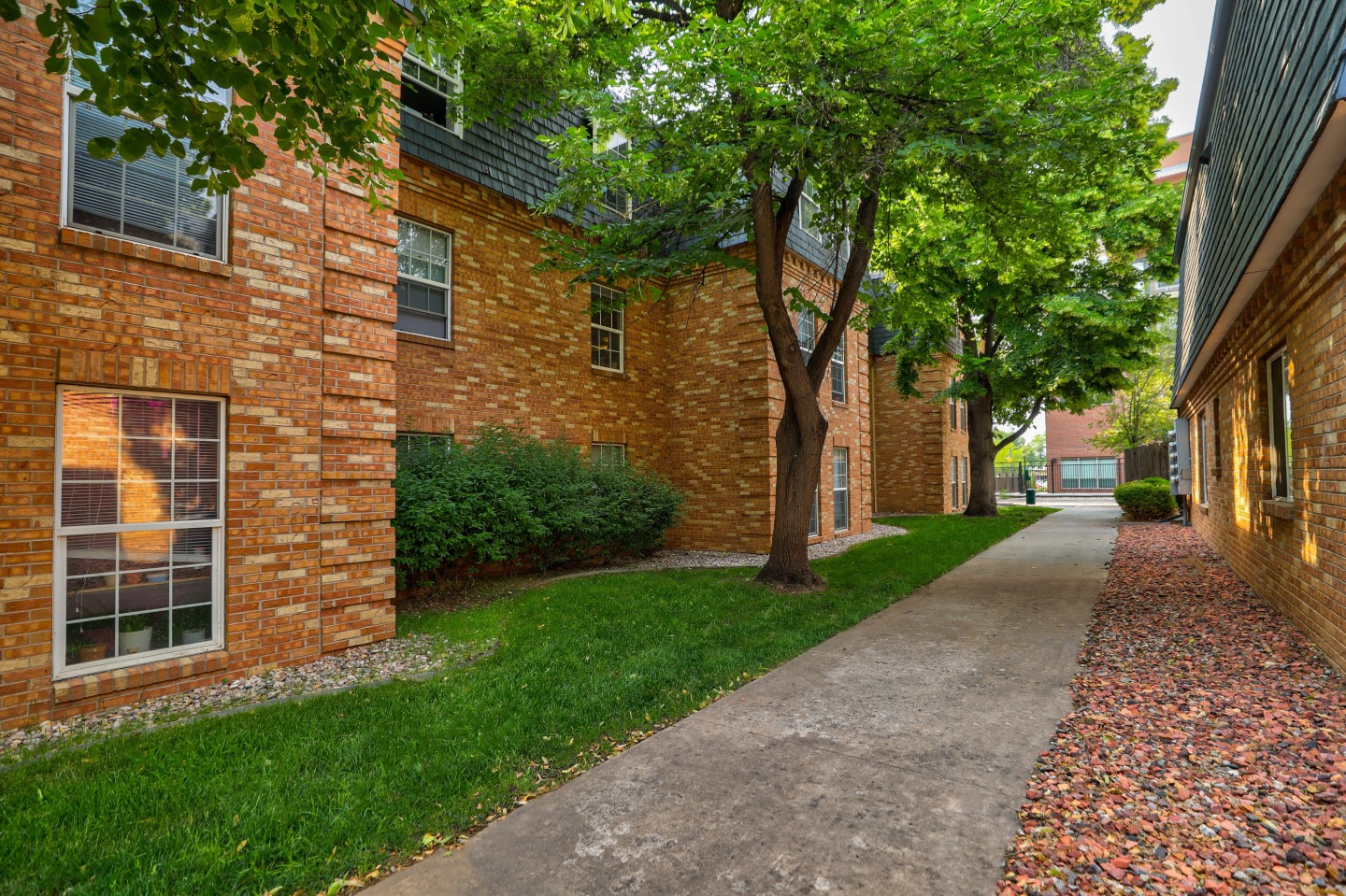 Eleven13 Apartments and Townhomes - Student Housing Image 21