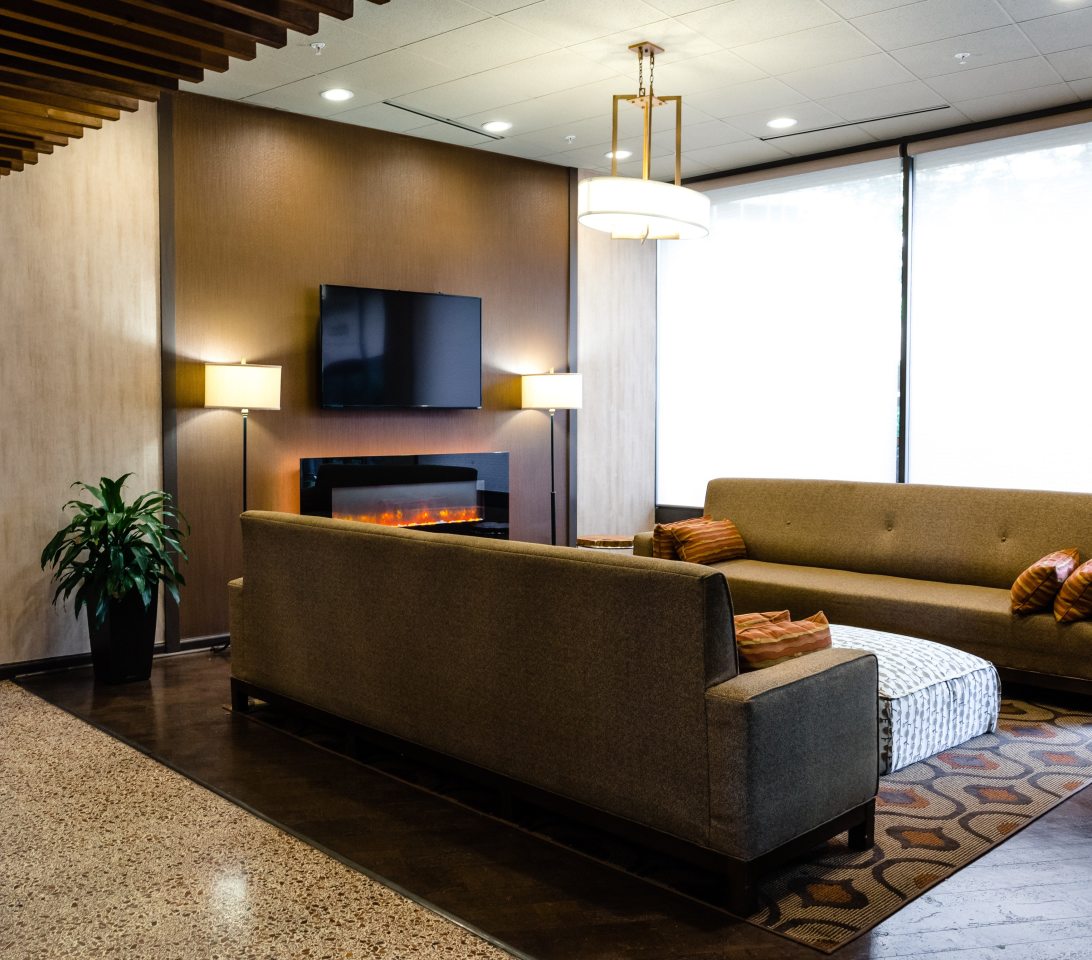Hampton Plaza Image 8