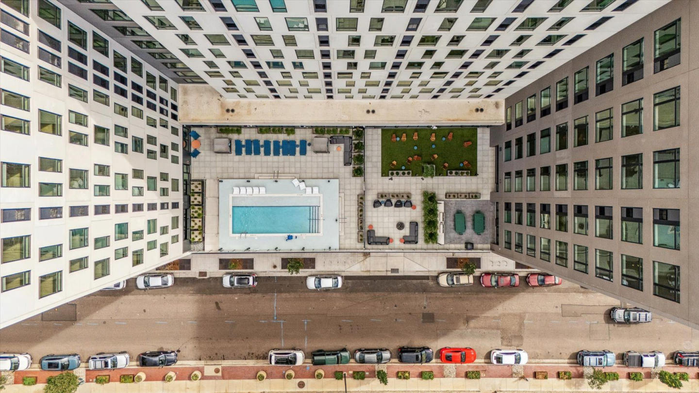 3000 Huron Image 9