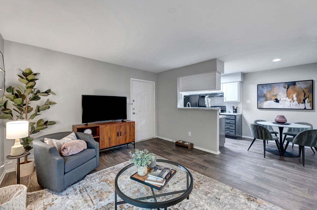 Emerald Place Image 3