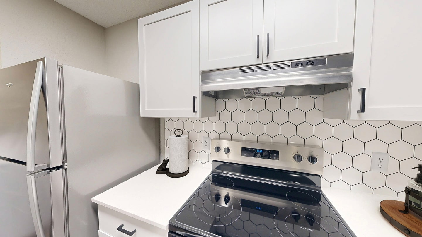The 1800 at Barrett Lakes Apartments Image 5