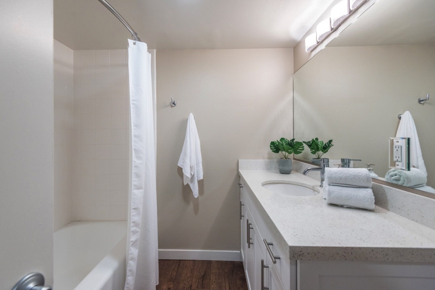 Bay Tree Image 37