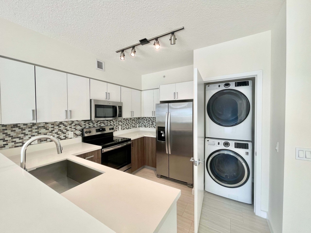 Miami Bay Waterfront Midtown Residences Image 25