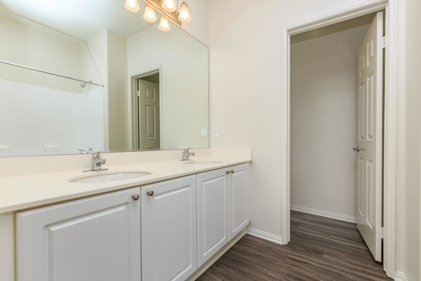 Laurel Terrace Apartment Homes Image 22