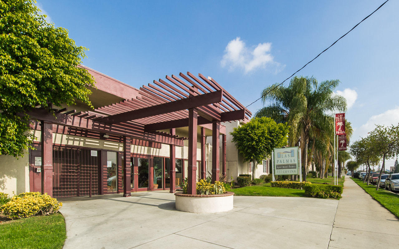 Las Palmas Apartments Image 8