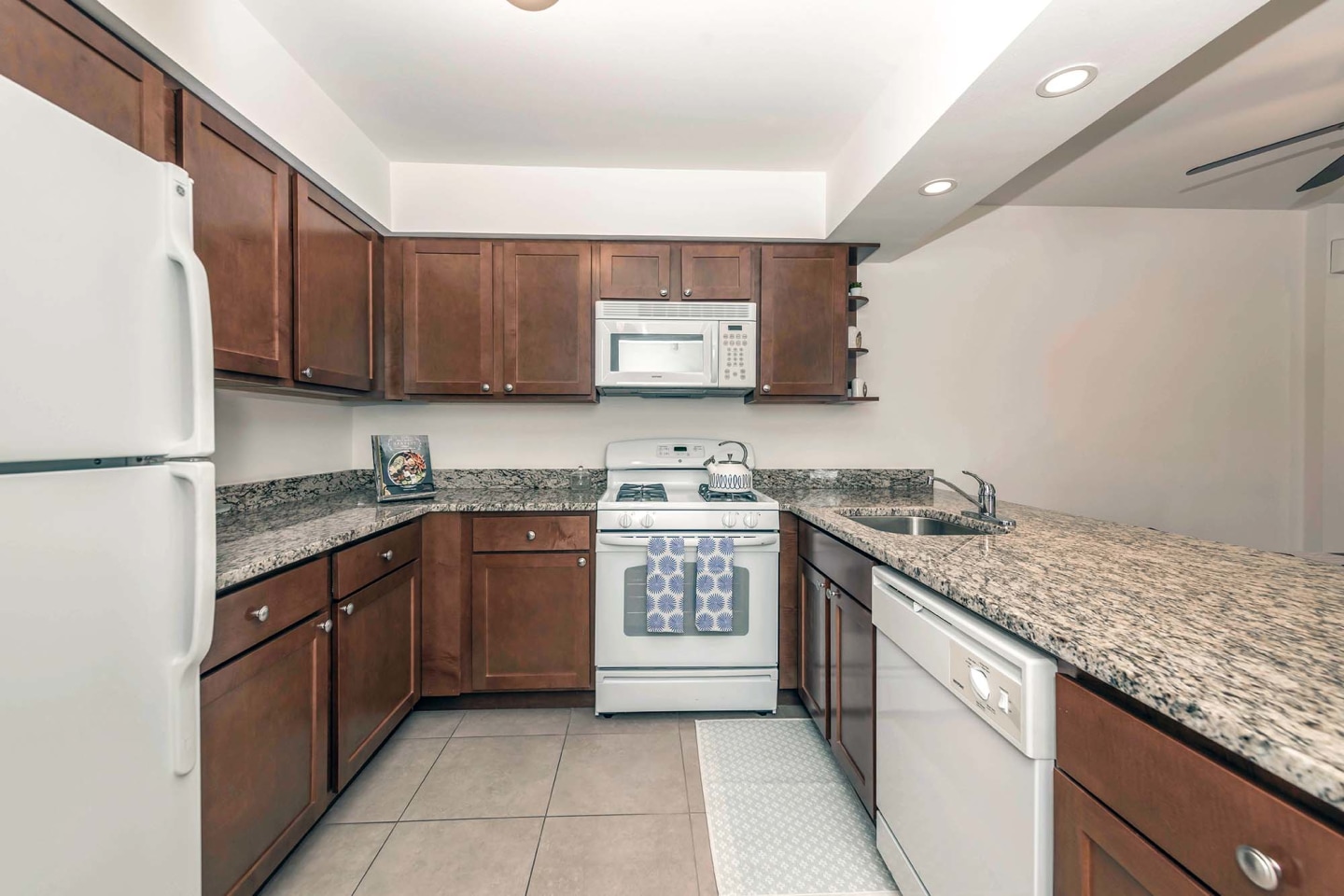 Barrington Lakes Apartments Image 13