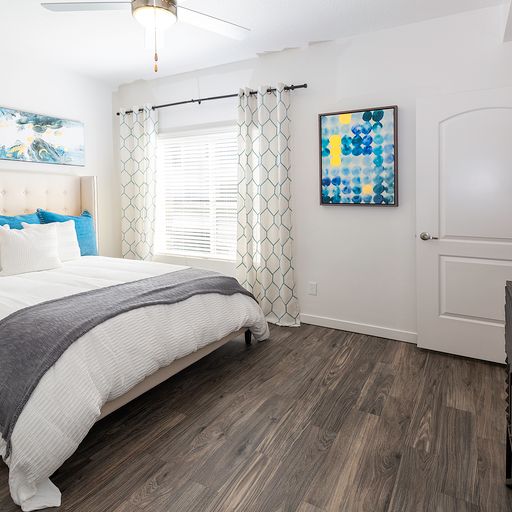 Wilshire Place Apartments Image 10