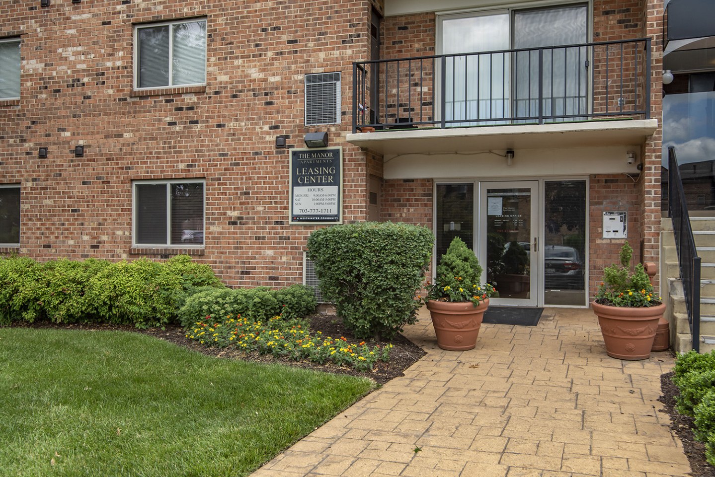 THE MANOR/THE MANOR EAST APARTMENTS Image 26