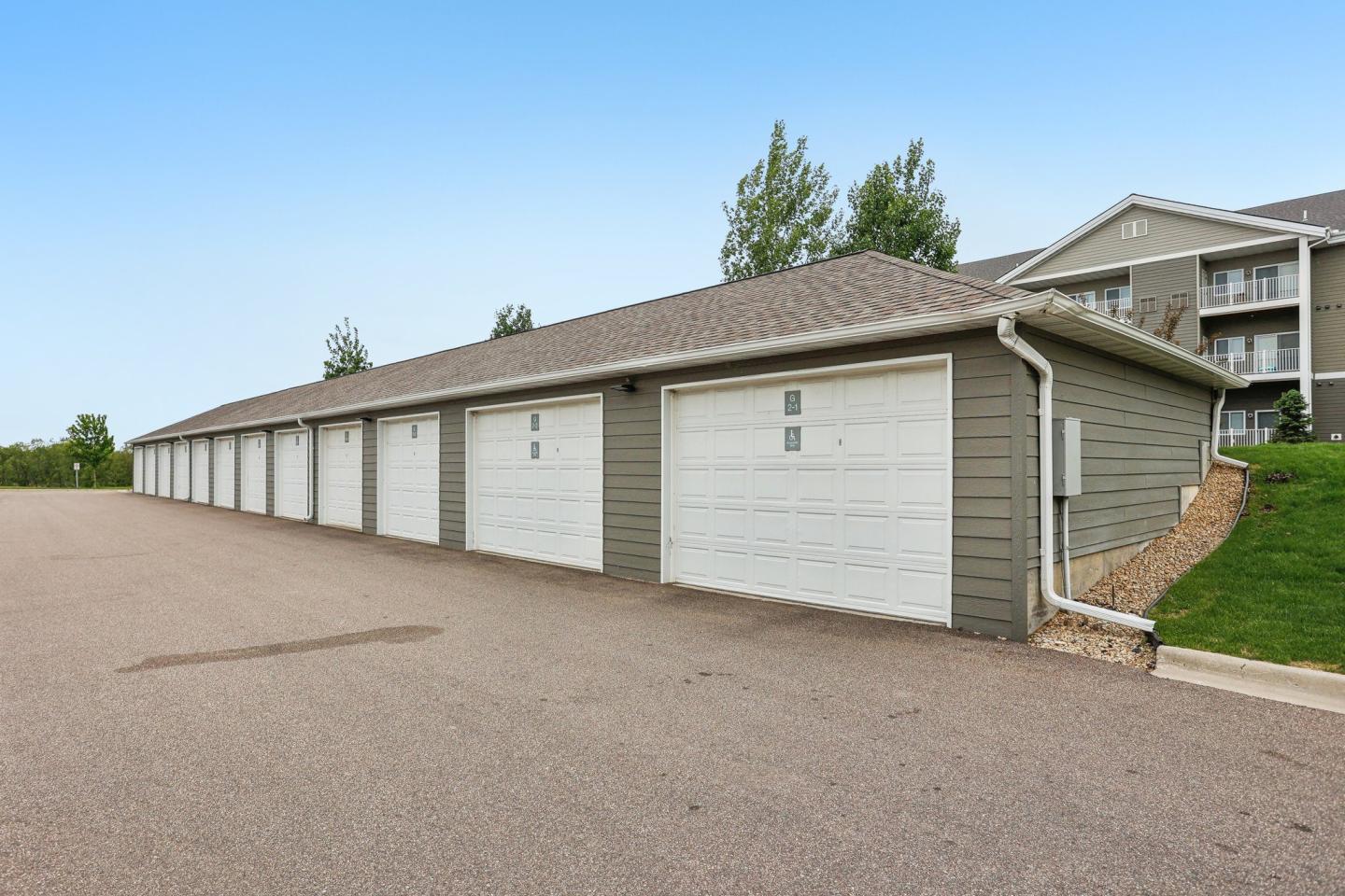 Lake Ridge Luxury Apartments Image 12