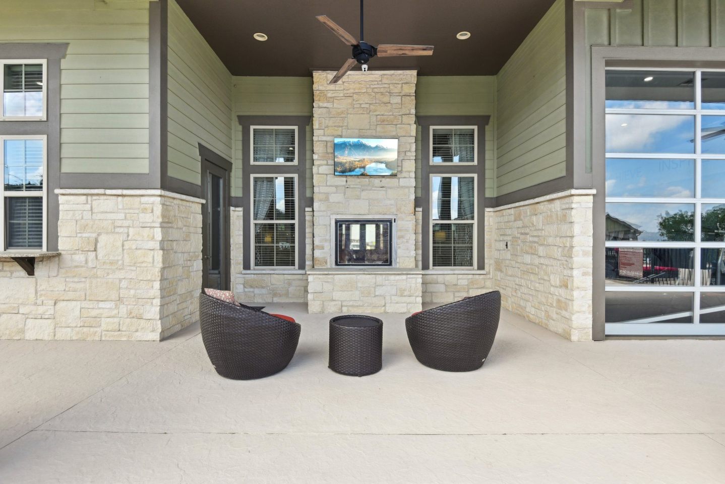 Overlook at Stone Oak Park Apartments Image 19