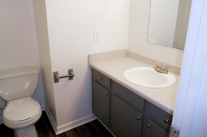 Whispering Oaks Apartments Image 16
