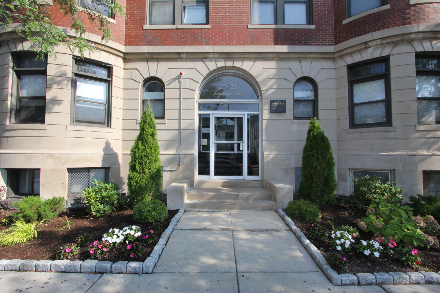 Brighton Avenue Apartments Image 15