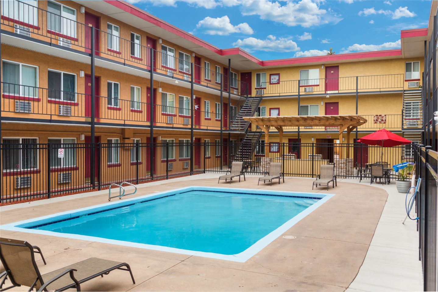 Newport Square Apartments Image 3