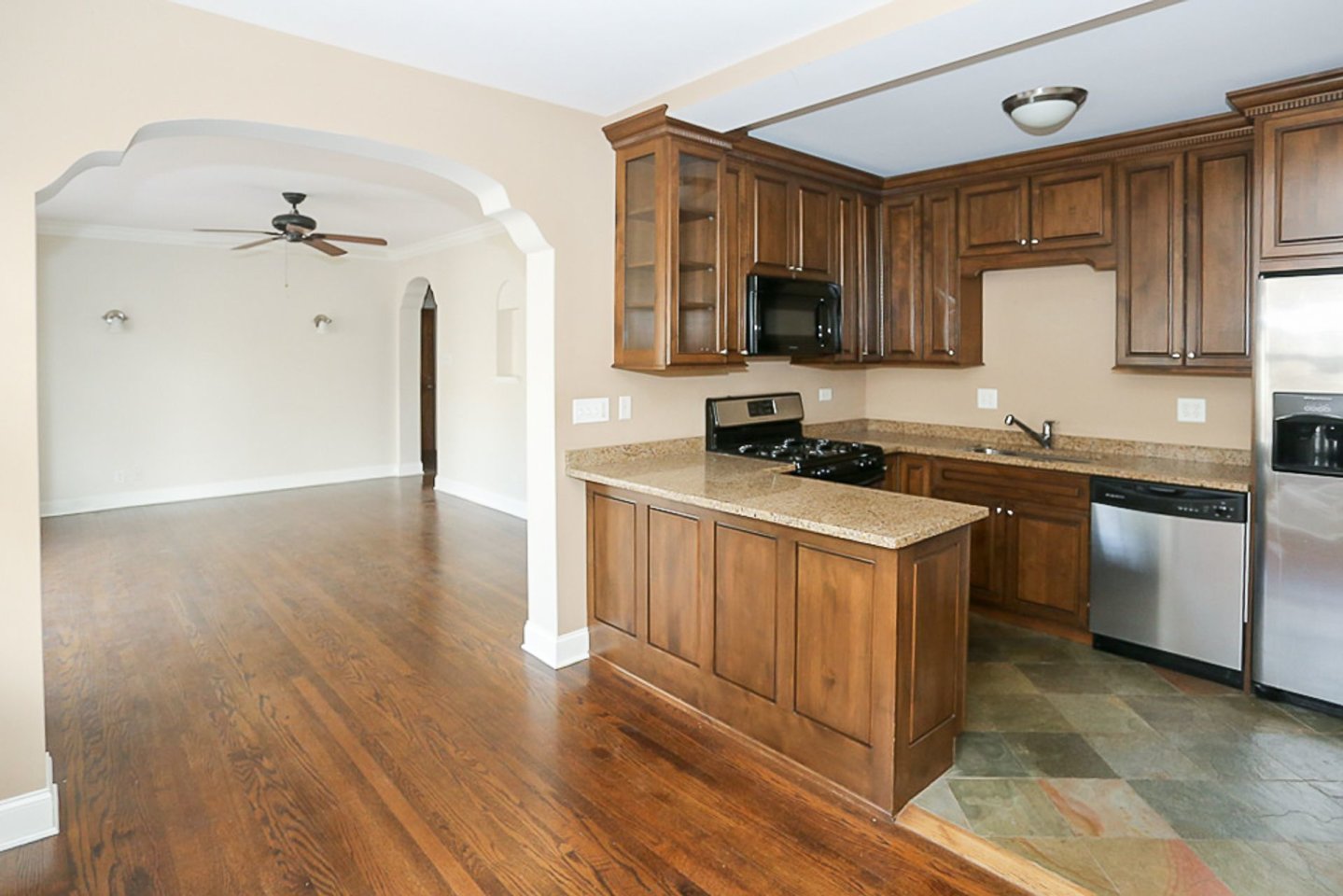 4836 N. Paulina Apt. Image 8