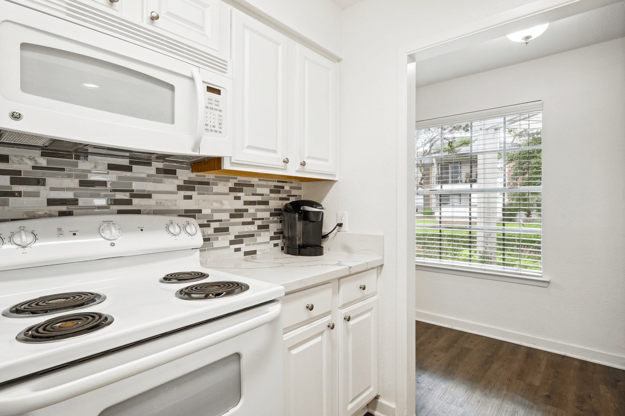 Brandon Oaks Apartments Image 34