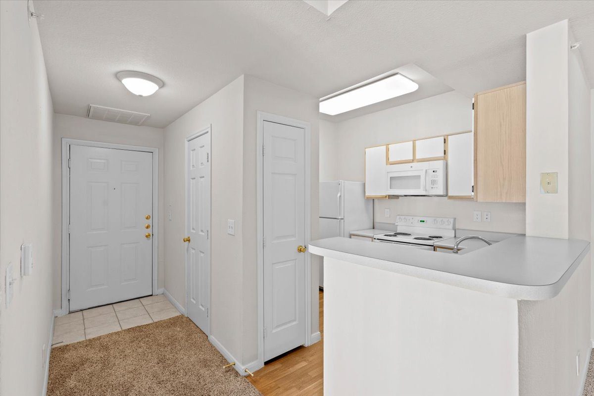 Crescent Apartments Image 17