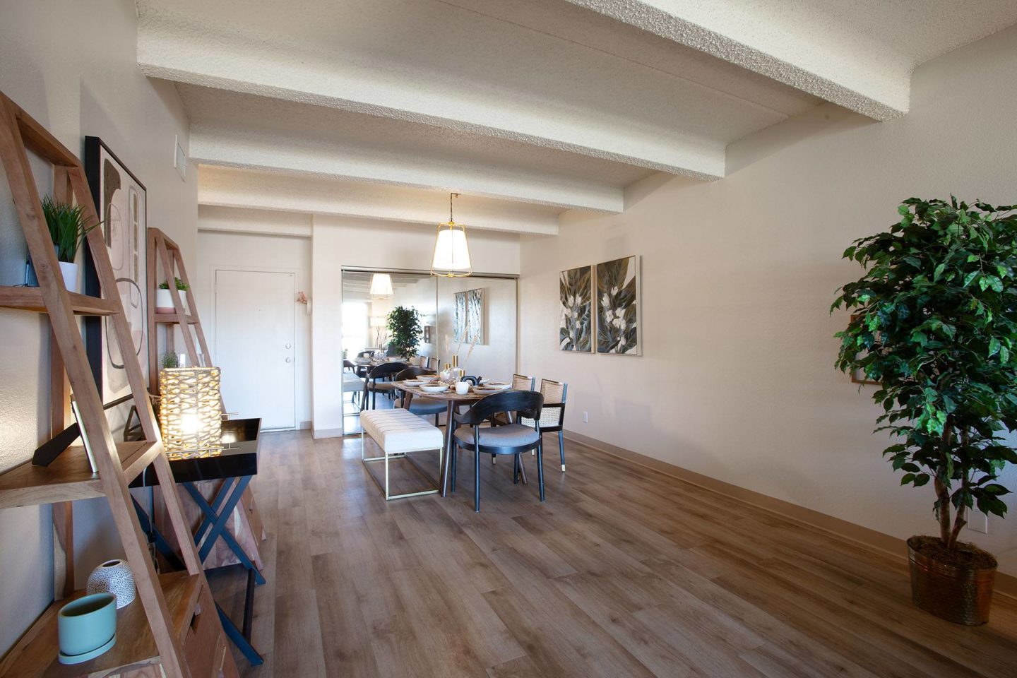 Los Altos Towers Image 12