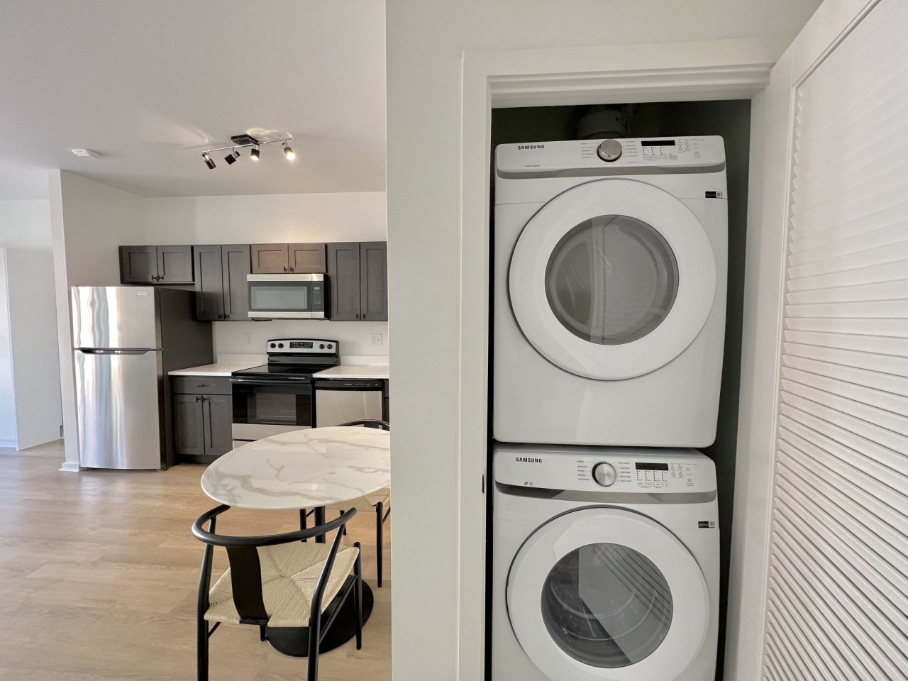 733 W Pratt Image 11