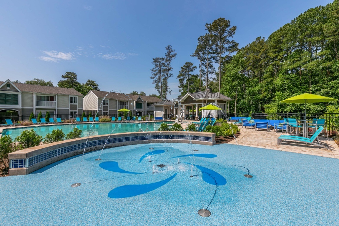Linkhorn Bay Apartments Image 3