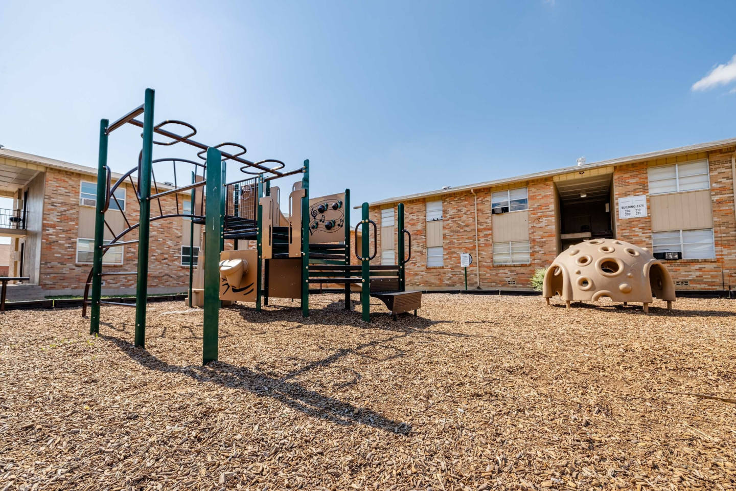 Estrella at Seminary Apartments Image 18
