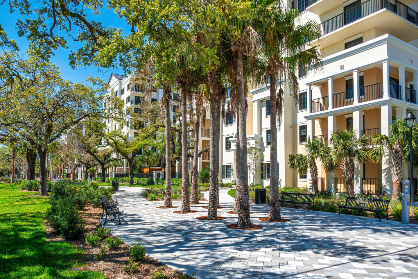 Manor Riverside Image 4