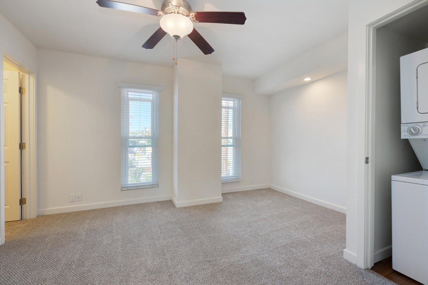 Elan Pacific Lofts Image 9