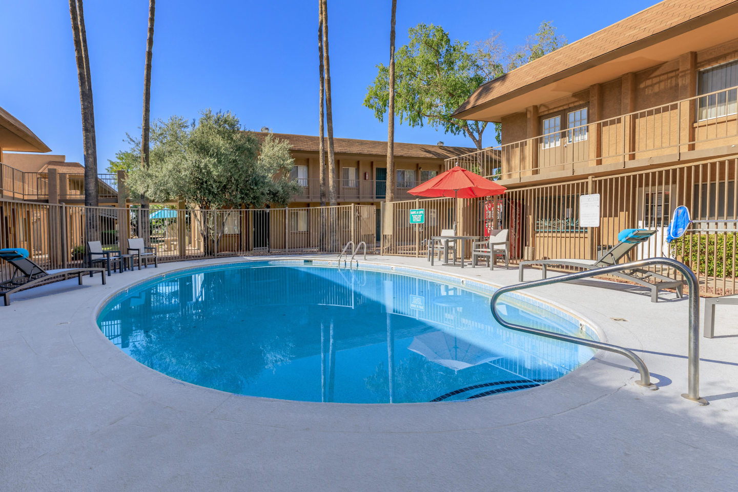 Country Club Terrace Image 17
